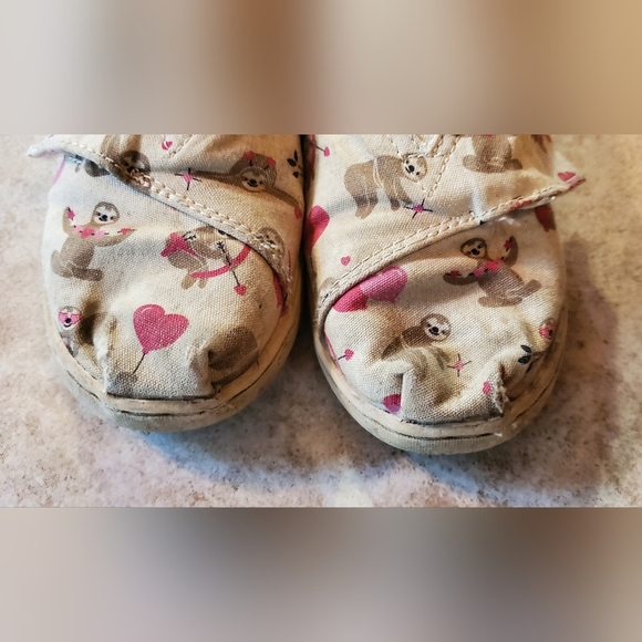 TOMS Toddler Shoes Size 10 Sloth Design - Picture 5 of 5